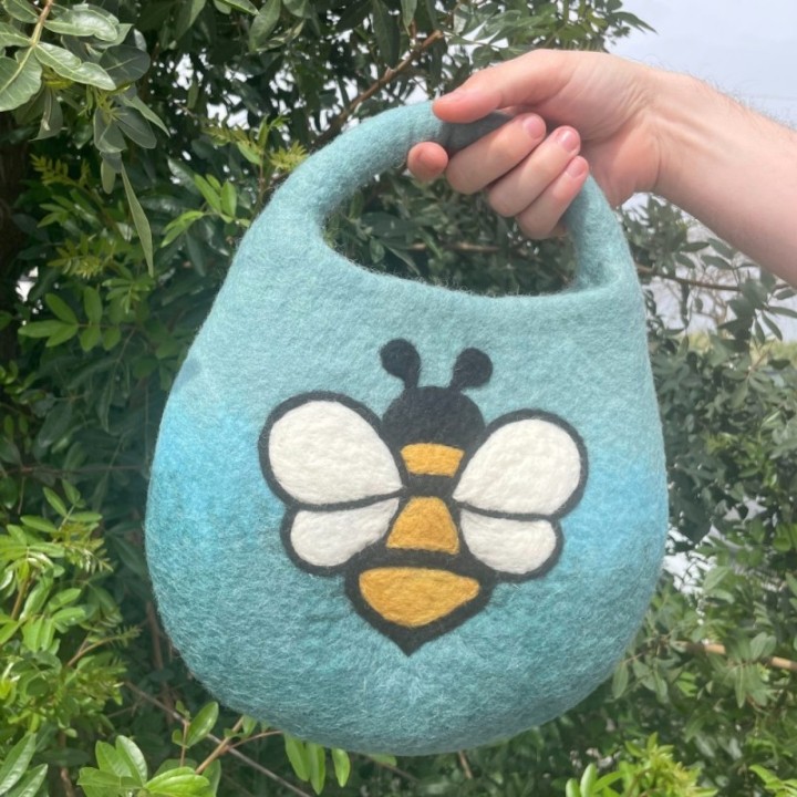 Water Felted Bee Bag - One Handle with Magnet - Blue Green